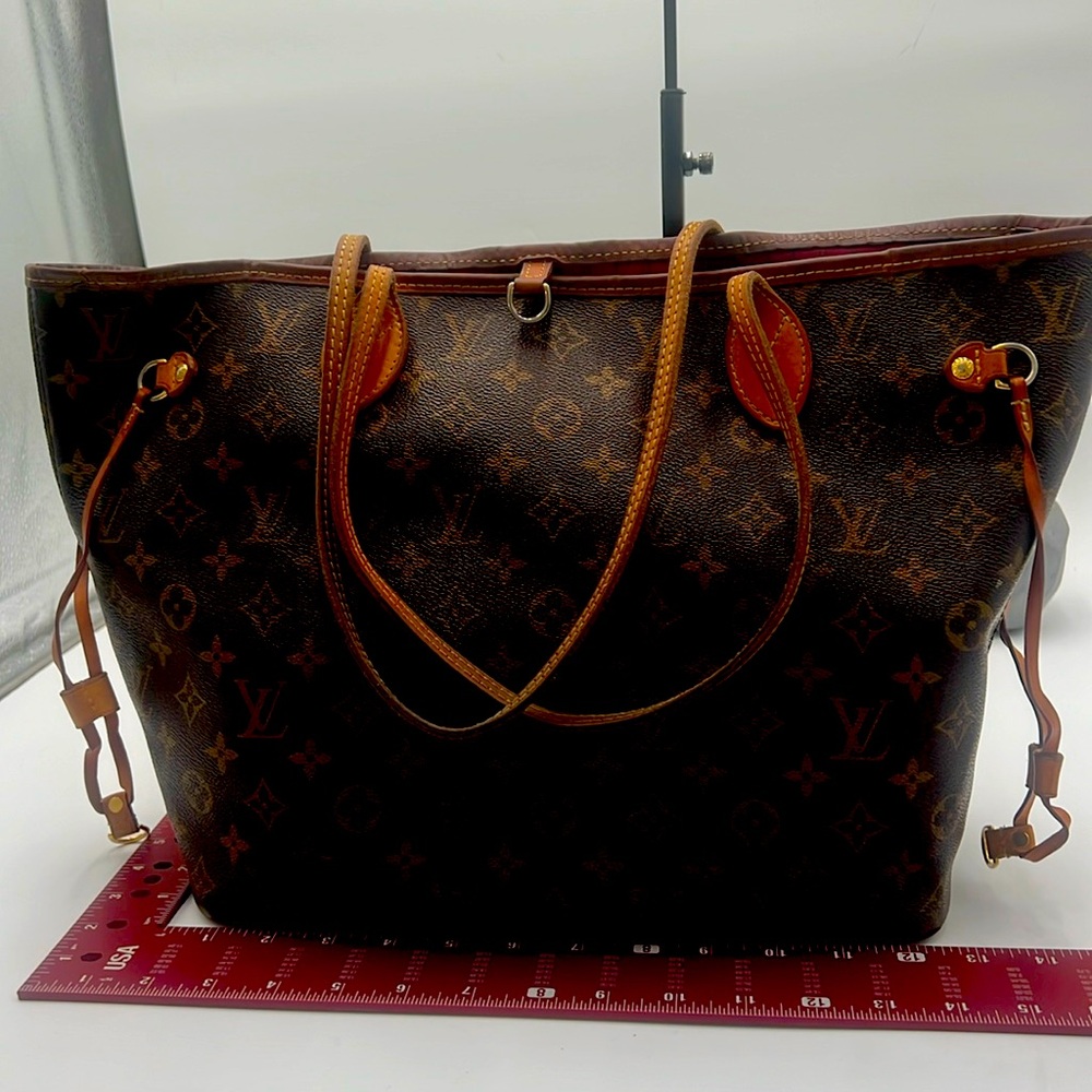 LV Never full Monogram